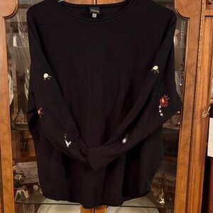 Aaeda Black Sweater with Floral Embroidery Size 1x